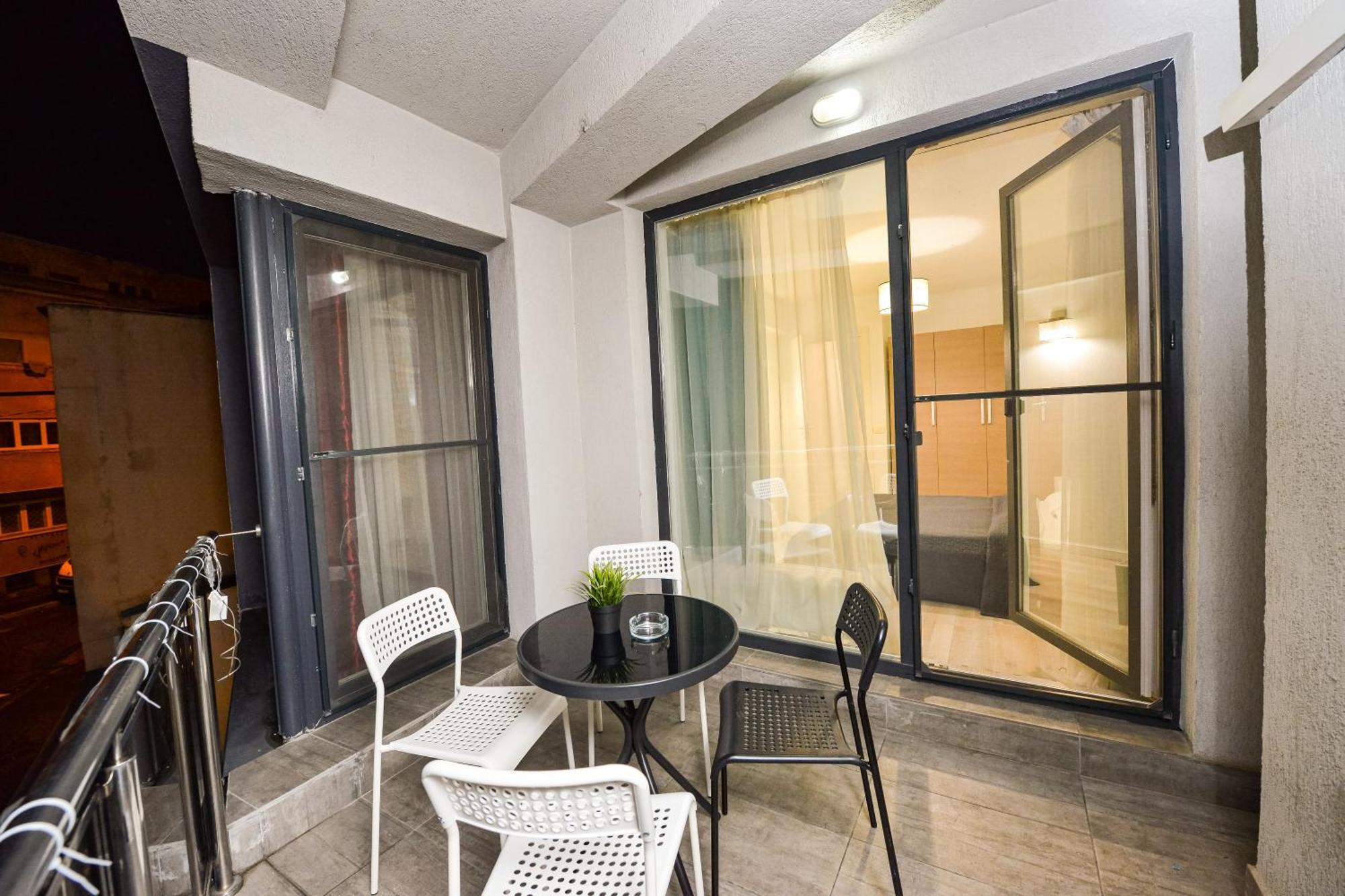 בוקרשט Dracula Adventure Tours Accommodation מראה חיצוני תמונה